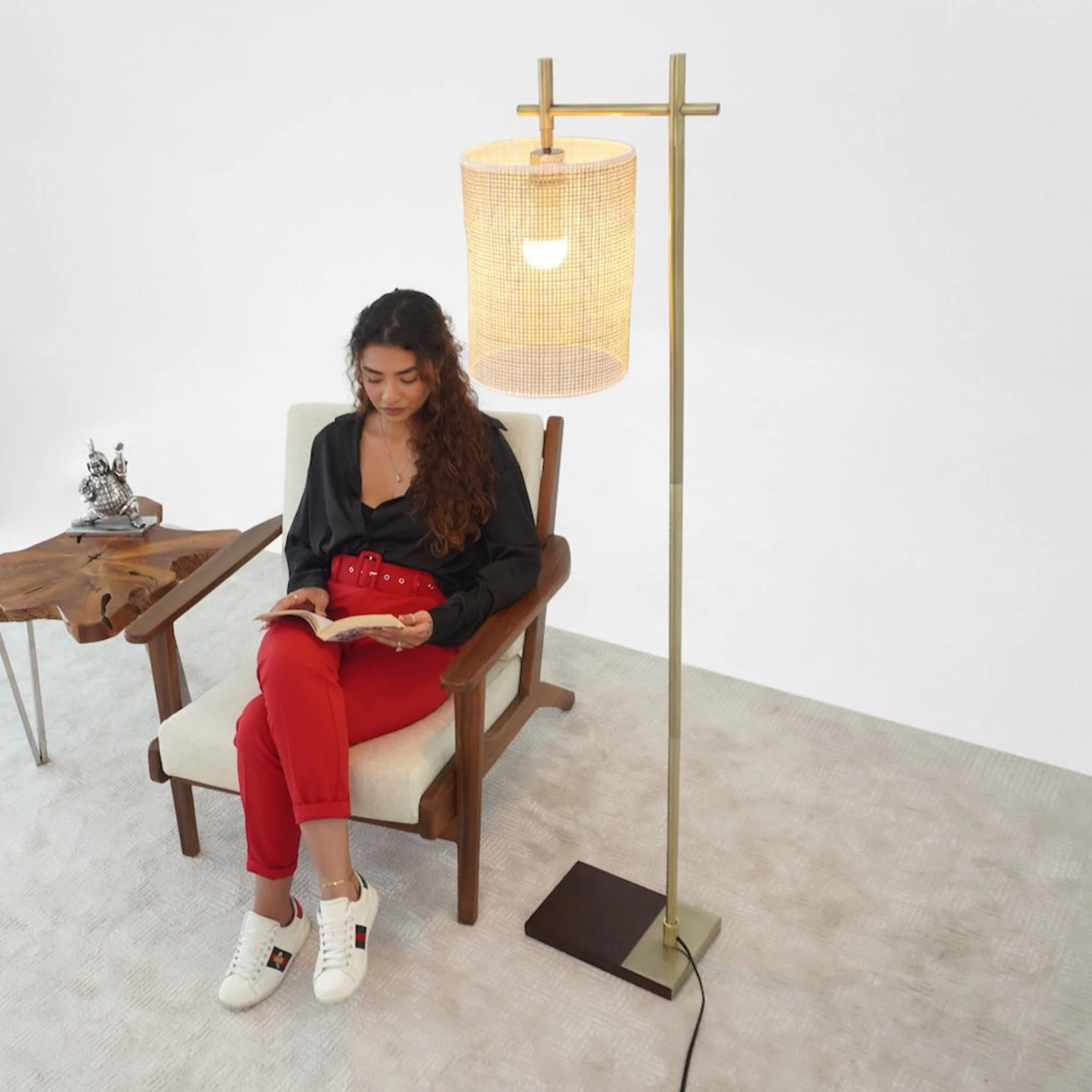 8284-brizo-tall-corner-floor-lamp-gold-4.webp Brizo - Tall Corner Floor Lamp - Gold