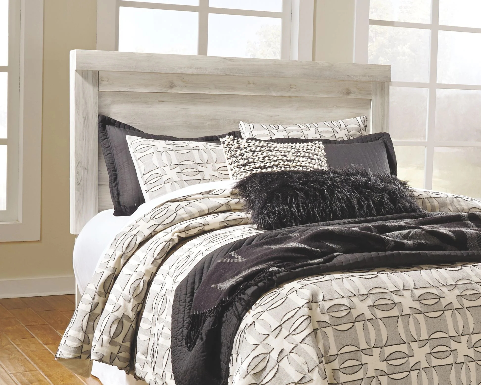 Bellaby - Panel Bed