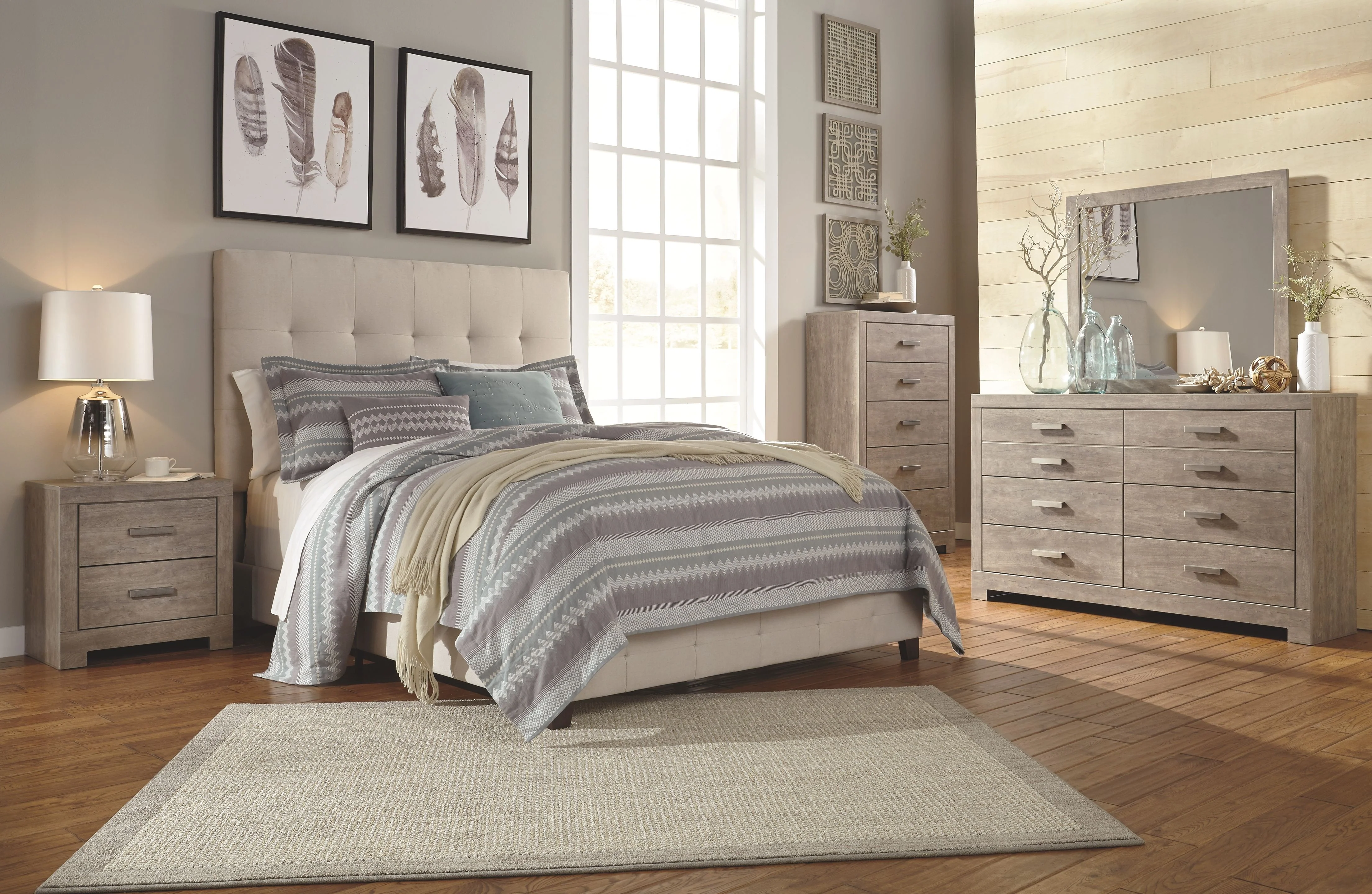 8518-culverbach-5-pc.-dresser-mirror-queen-upholstered-bed-2-nightstands-gray-1.webp Culverbach - 5 Pc. - Dresser, Mirror, Queen Upholstered Bed, 2 Nightstands - Gray