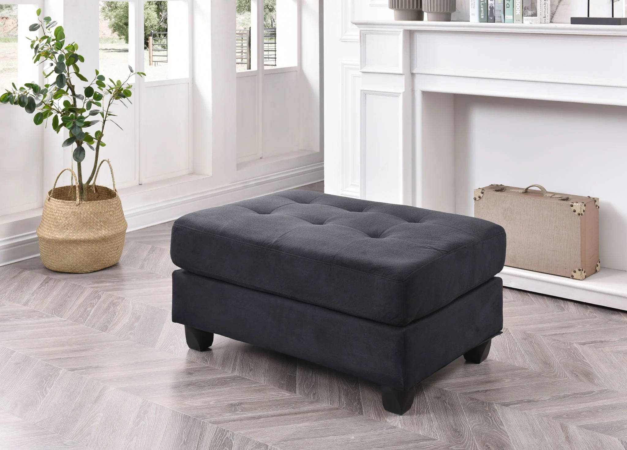 8912-chic-contemporary-ottoman-4.webp Chic Contemporary Ottoman