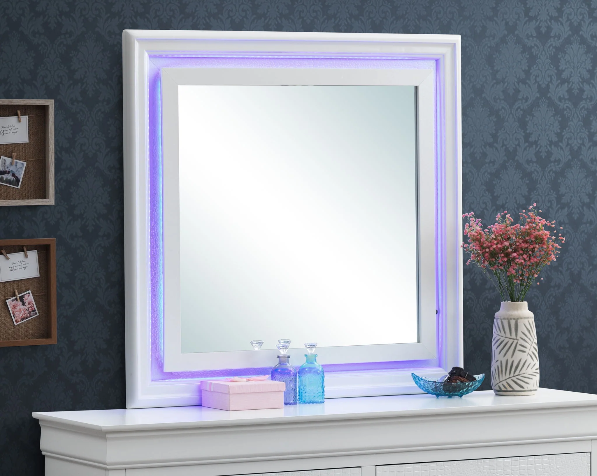 8919-lorana-elegant-transitional-led-mirror-2.webp Lorana - Elegant Transitional LED Mirror