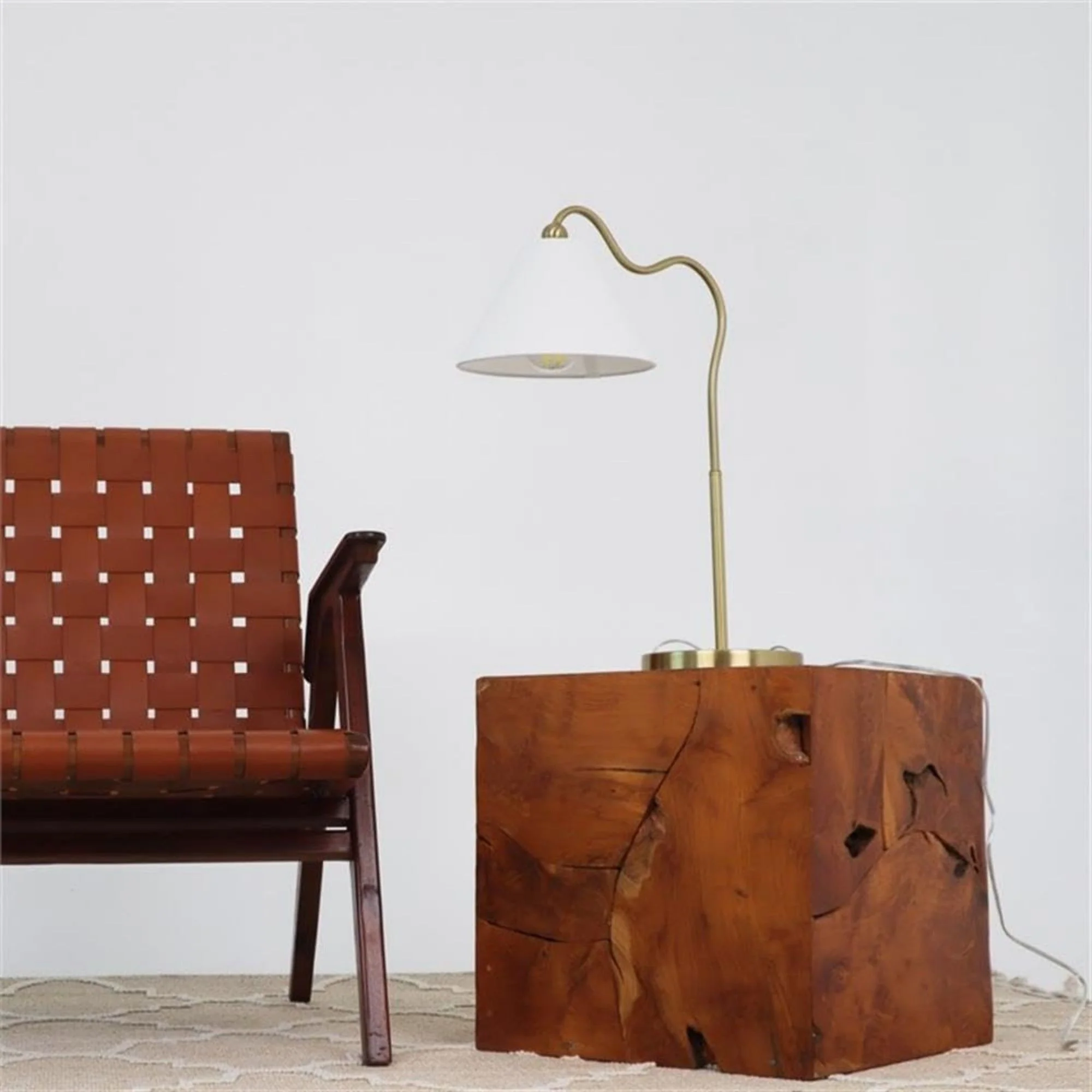 9035-ornate-ring-base-curved-table-lamp-with-triangle-drum-shade-gold-white-8.webp Ornate - Ring Base Curved Table Lamp With Triangle Drum Shade - Gold / White